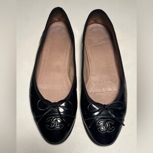 CHANEL Glossy Black Loafers with Bow